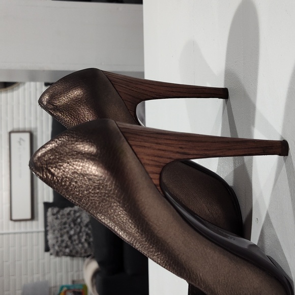 Salvatore Ferragamo Stilettos - Picture 2 of 16